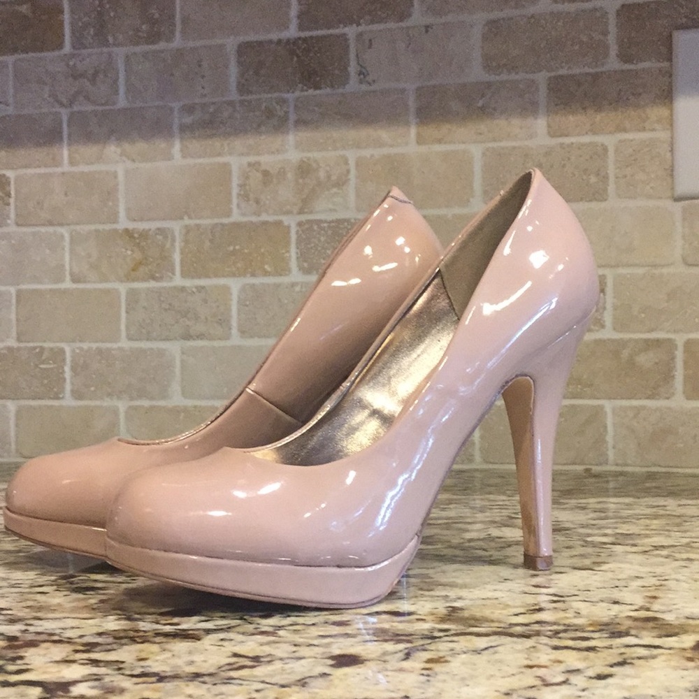 Madden girl patent leather nude pumps sz 8